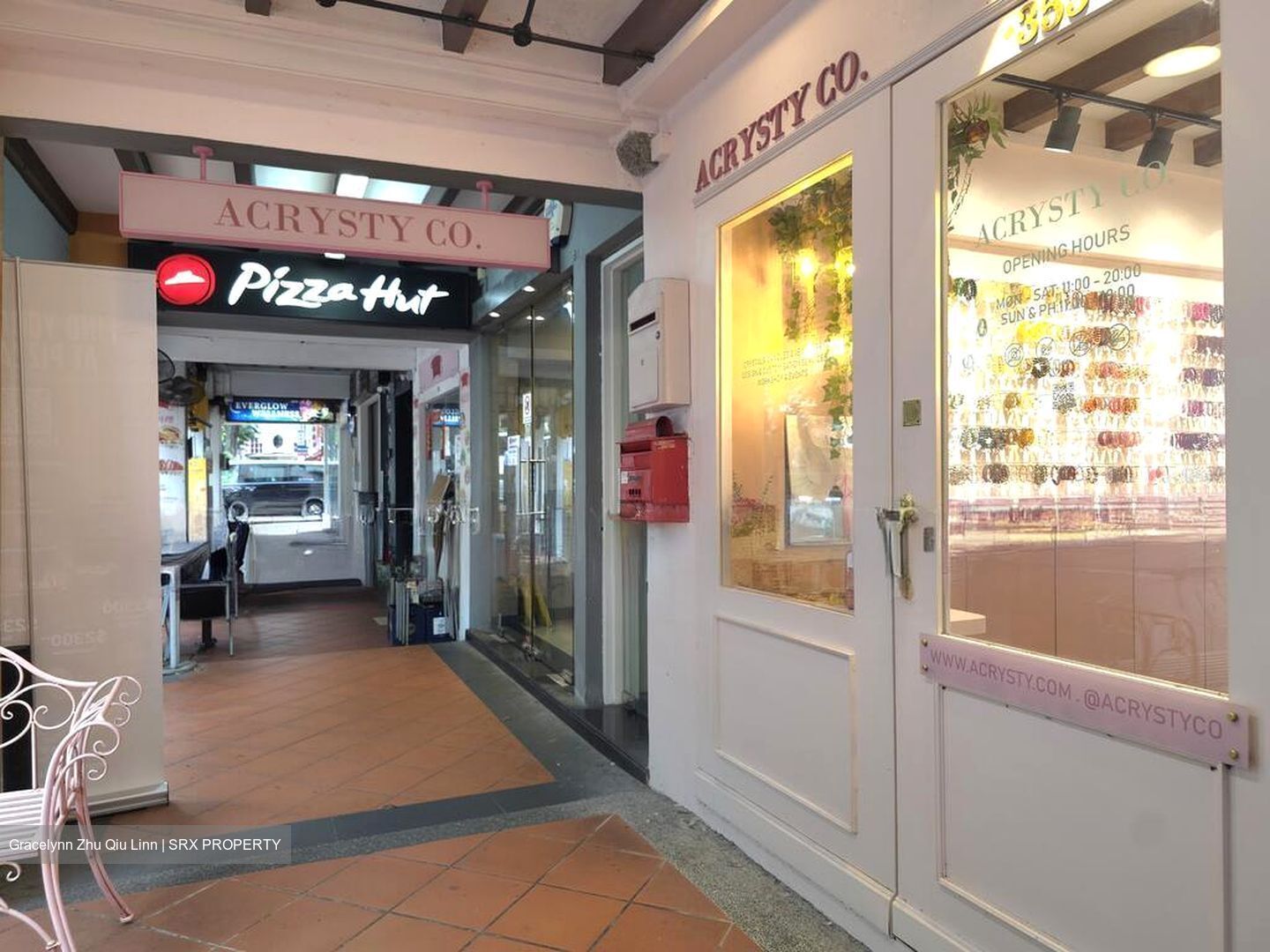 North Bridge Road (D7), Retail #517399641